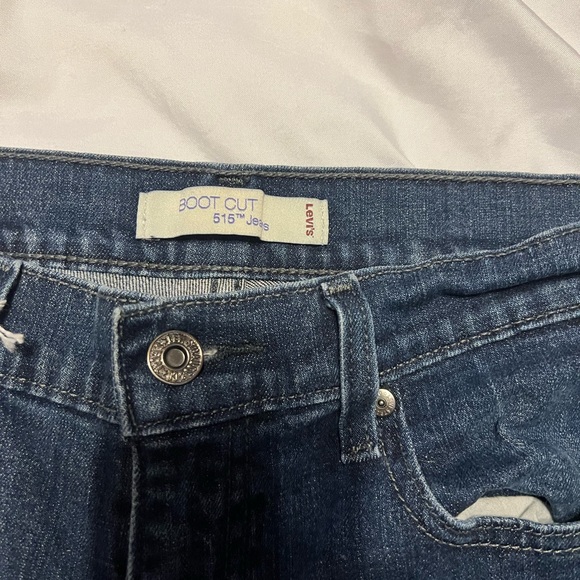 EUC Levi’s denim jeans. Size 6. - Picture 6 of 10
